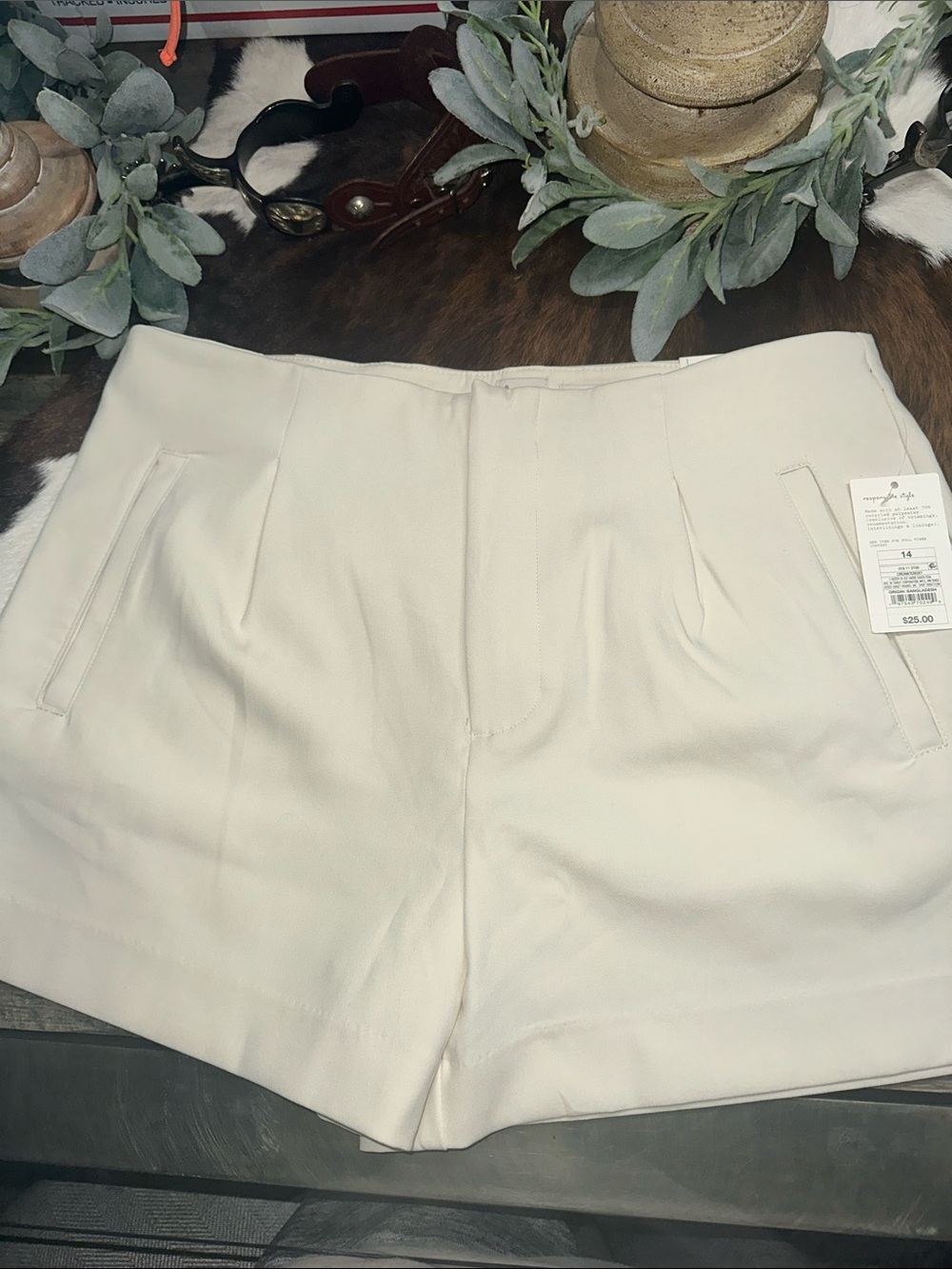 NWT a new day High-Waist Cream Tailored Women's Shorts